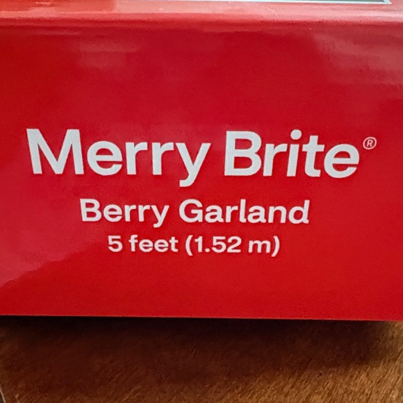 Hobby Lobby Red Berry Garland - Picture 4 of 5